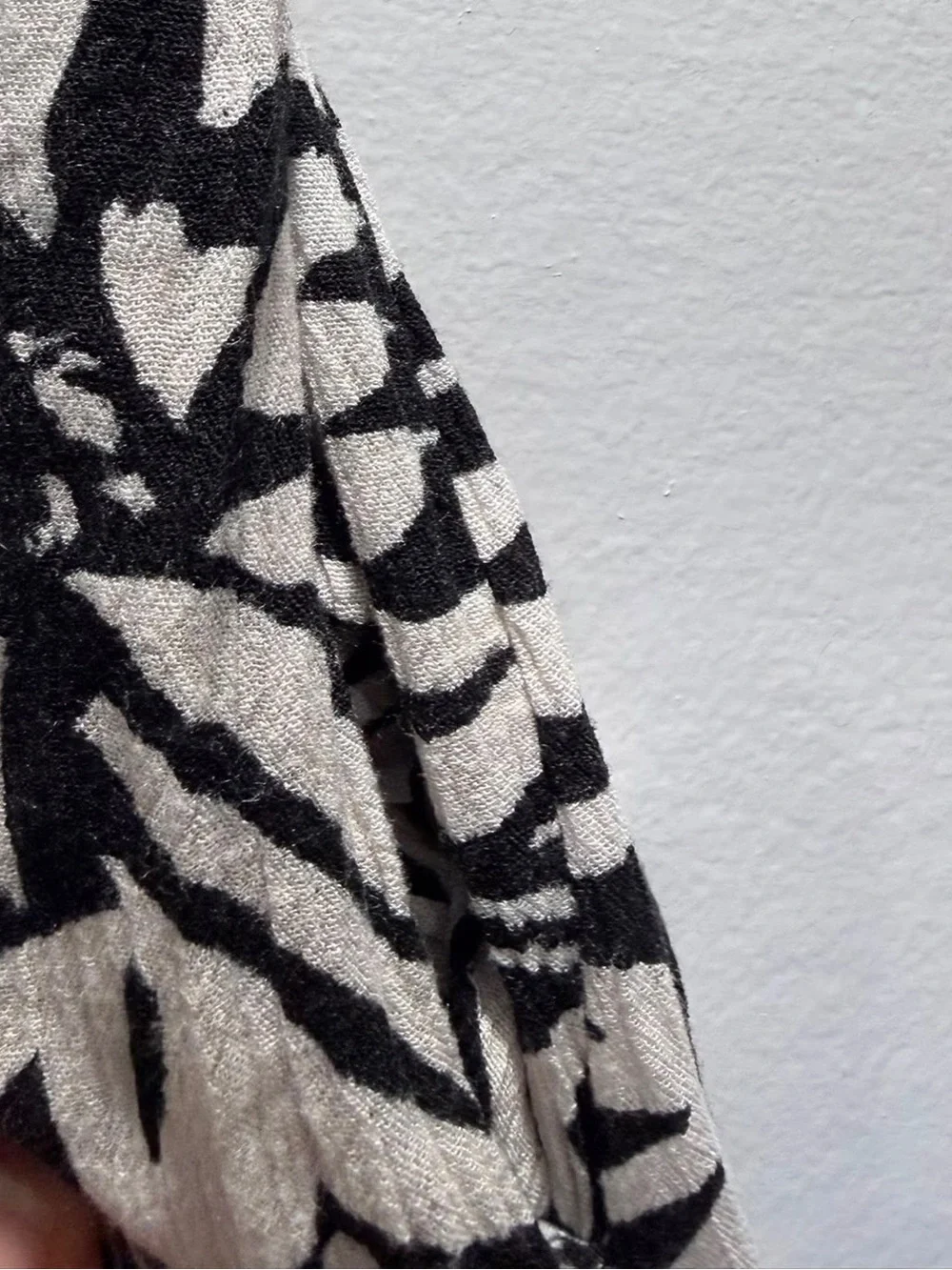 Lefties Black & White Abstract Print Wide Leg Ankle Pants Size L - Picture 6 of 6
